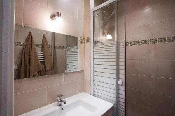Cmg Hotel De Ville - Manteaux Párizs Kültér fotó